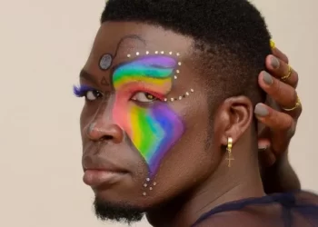 GAY7