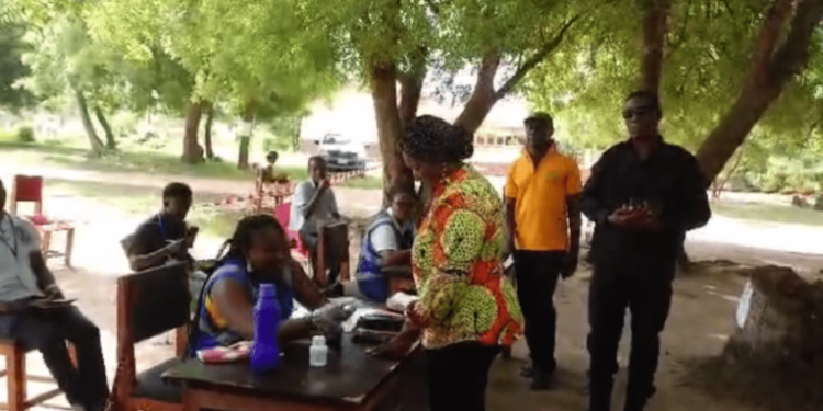 Jane-Naana-casts-her-vote-860x476-1-766x424