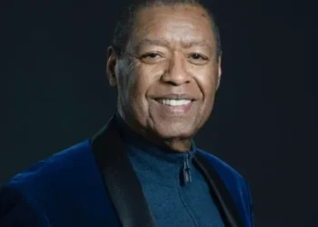 2836586581-ron-kenoly-750x375