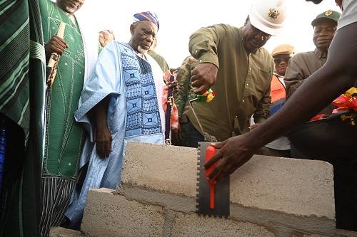 Pres-Mahama-cuts-sod-President-Mahama-laying-a-block-to-commence-the-construction-of-the-24-hour-Market-Project-Photo-Geoffrey-Buta