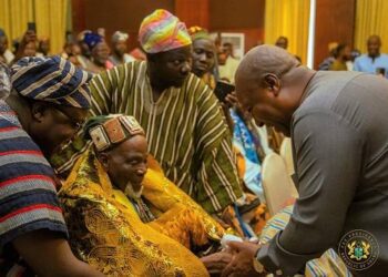 Yaa-Naa-calls-President-Mahama-welcoming-Yaa-Naa-Abukari-II-to-the-Presidency