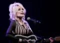 skynews-dolly-parton-dolly_7045615_1787681796-768x432