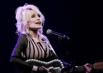 skynews-dolly-parton-dolly_7045615_1787681796-768x432